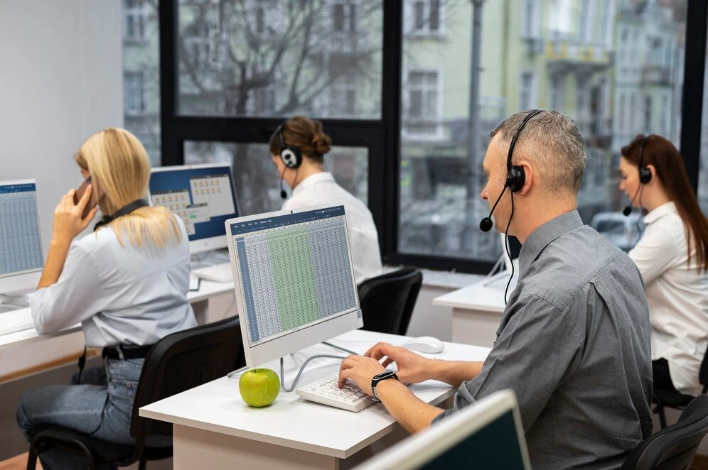 Maximizing Customer Engagement: Using VoIP and SMS for Effective Communication.